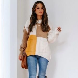 NWT VICI colorblock relaxed fit sweater with front pockets. Size xs, runs big
